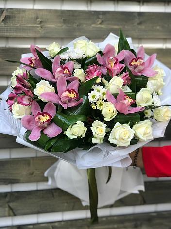 Букет цветов из: Розы и Хризантемы в Пролетарский Московской области