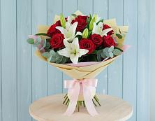 Букет цветов из:  Лилии и Розы в Пролетарский Московской области