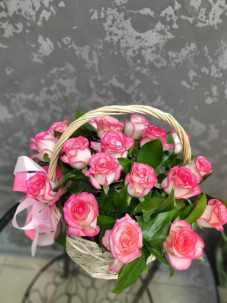 Цветочная композиция из Розы в корзине в Пролетарский Московской области