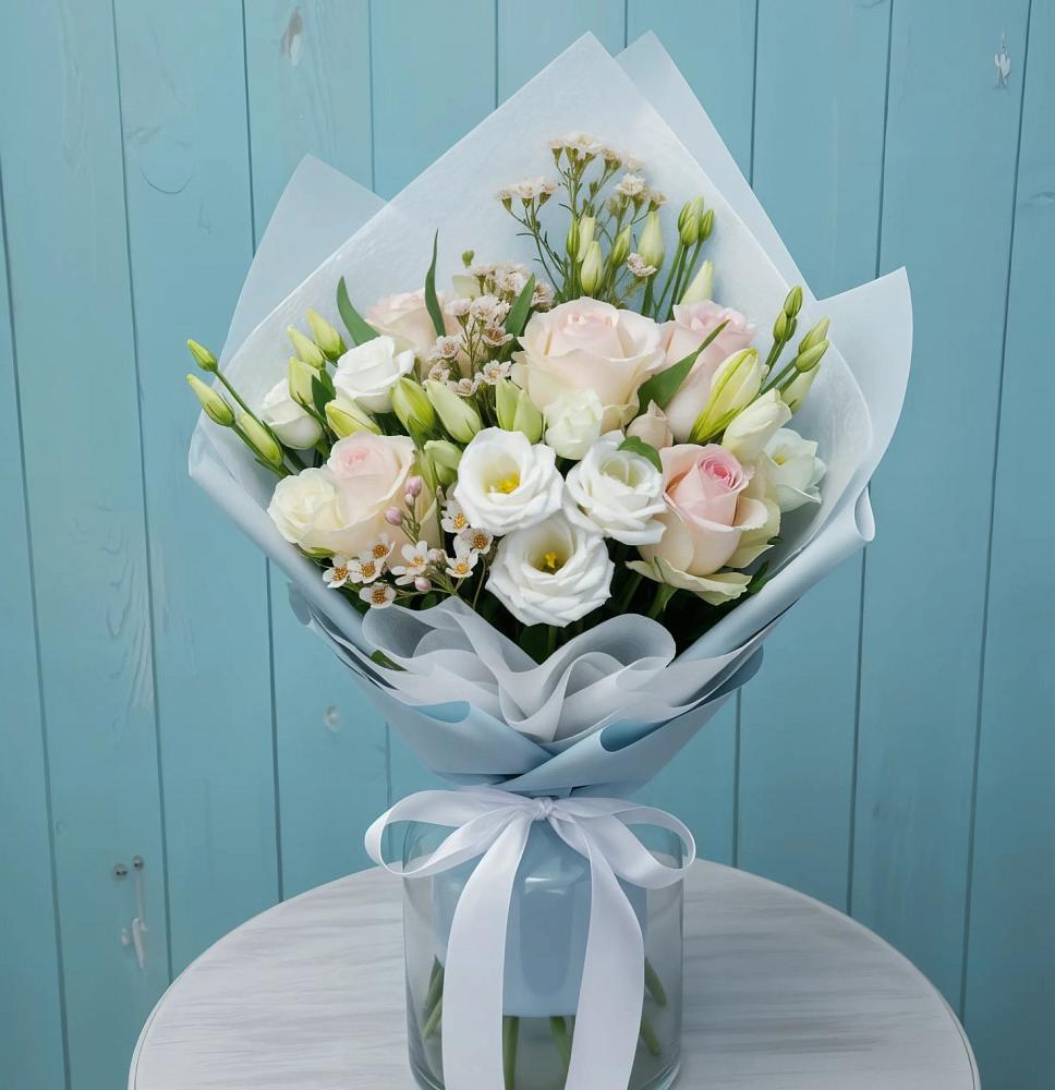 Букет цветов из: Розы и Лизиантусы в Пролетарский Московской области