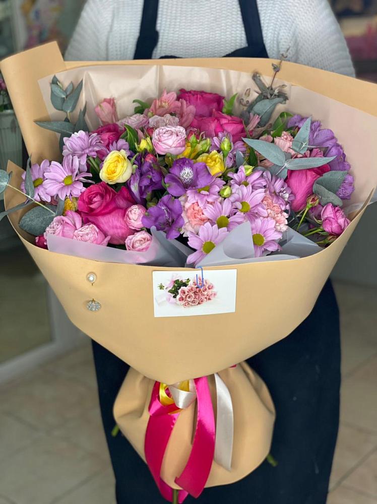 Букет цветов из: Хризантемы, Гвоздики и Альстромерии в Пролетарский Московской области