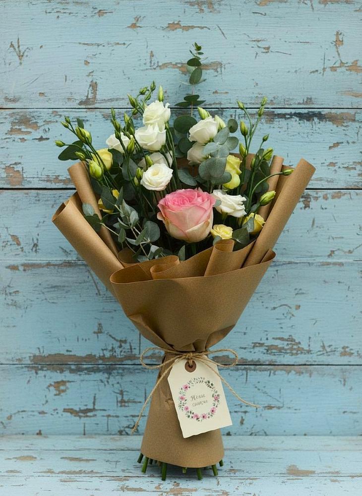 Букет цветов из: Розы и Лизиантусы в Пролетарский Московской области