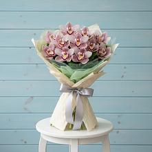 Букет цветов из:  Орхидеи и Розы в Пролетарский Московской области