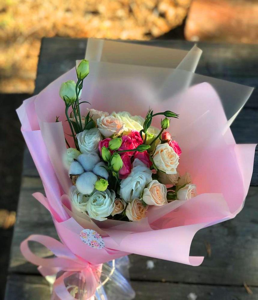 Букет цветов из: Розы и Лизиантусы в Пролетарский Московской области