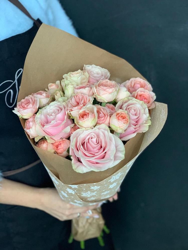 Букет цветов из: Хризантемы и Розы в Пролетарский Московской области