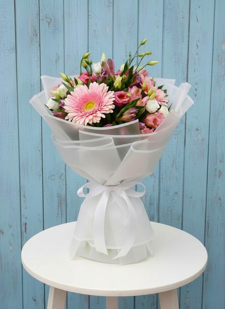 Букет цветов из: Герберы, Альстромерии и Лизиантусы в Пролетарский Московской области