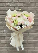 Букет цветов из:  Гвоздики, Розы, Лизиантусы и Хризантемы в Пролетарский Московской области