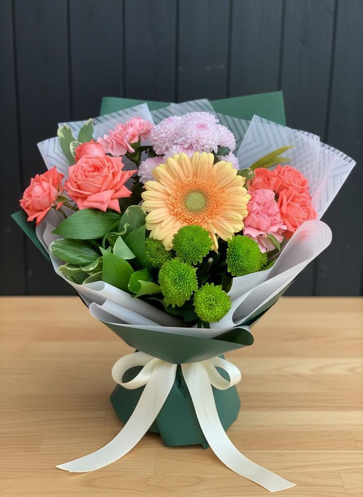 Букет цветов из: Гвоздики, Розы, Герберы и Хризантемы в Пролетарский Московской области