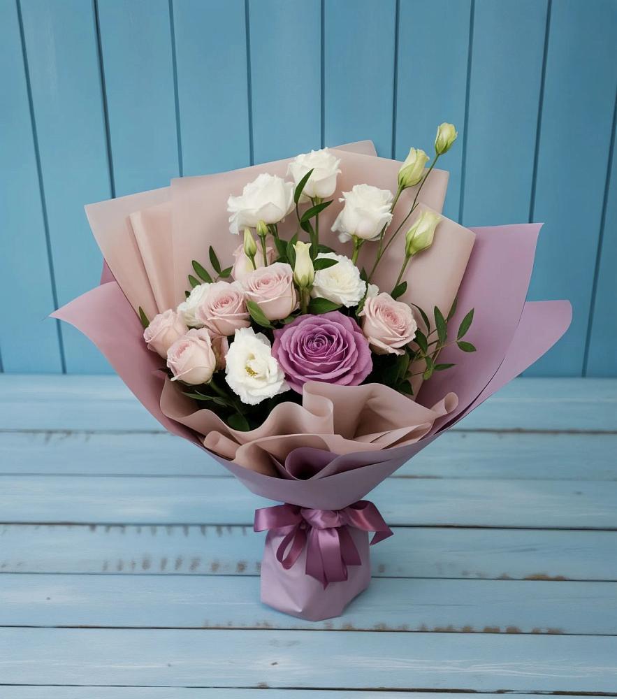 Букет цветов из: Розы и Лизиантусы в Пролетарский Московской области